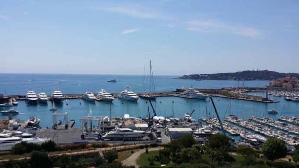 AntibesGrass-13.jpeg AntibesGrass 13