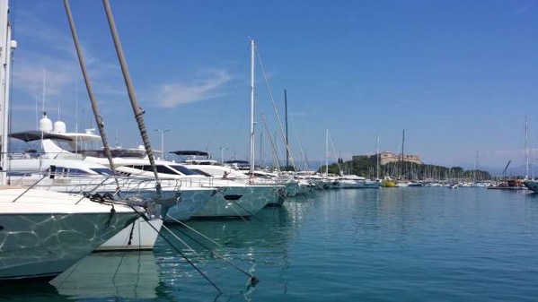 AntibesGrass-14.jpeg AntibesGrass 14