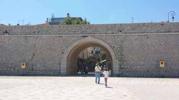 AntibesGrass-17.jpeg AntibesGrass 17