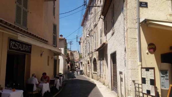 AntibesGrass-18.jpeg AntibesGrass 18