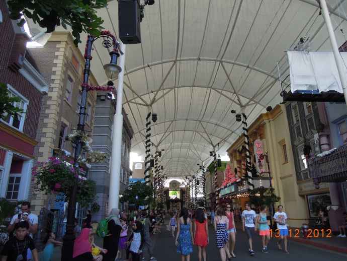 GCMovieWorld-02.jpeg GCMovieWorld 02