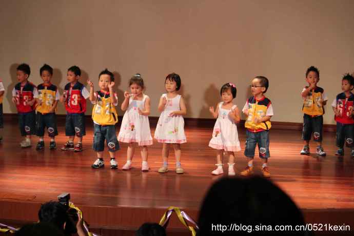 2010年度毕业-06.jpeg 2010年度毕业 06