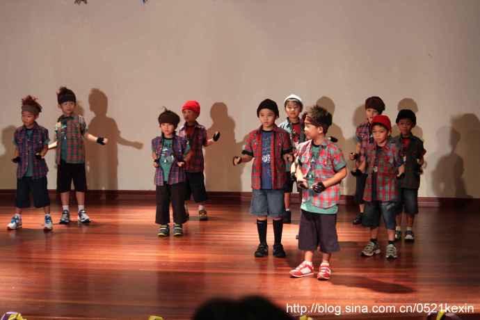 2010年度毕业-12.jpeg 2010年度毕业 12